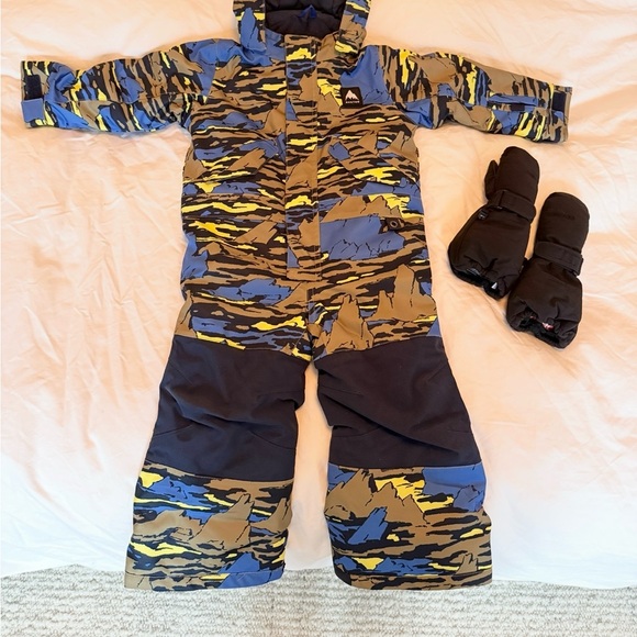 Camouflage Snowsuit with Mittens - Picture 2 of 3